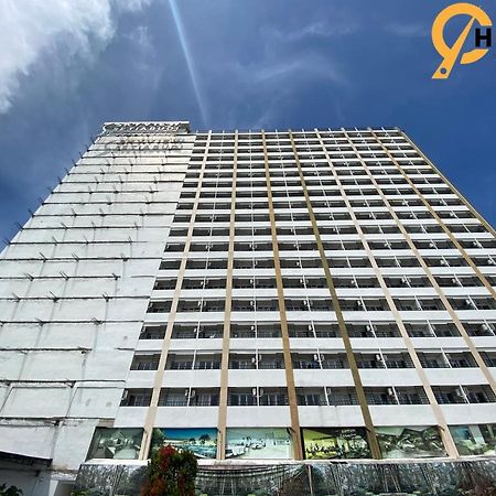 Hozby Skyview Setiabudi Suites Sunggal Esterno foto