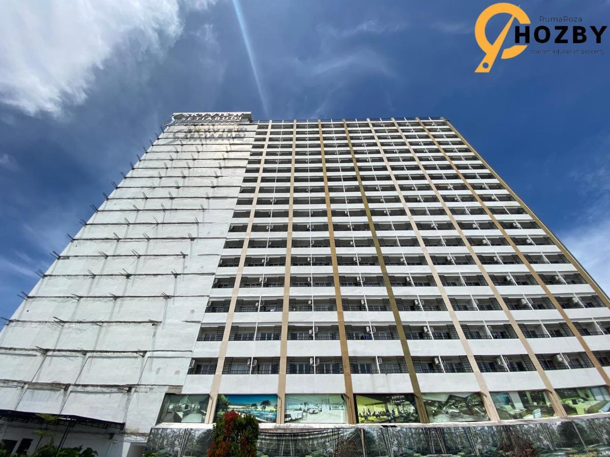 Hozby Skyview Setiabudi Suites Sunggal Esterno foto